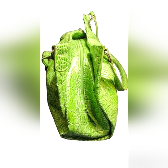 Green crocodile embossed vinyl shoulder bag - Picture 11 of 11